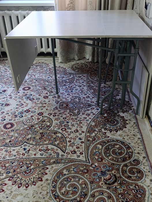 Продам стол книжка