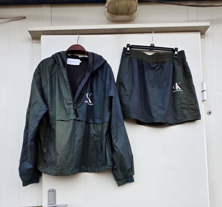 Calvin Klein уникален дамски екип къса пола с горница нов хамелеон  Л