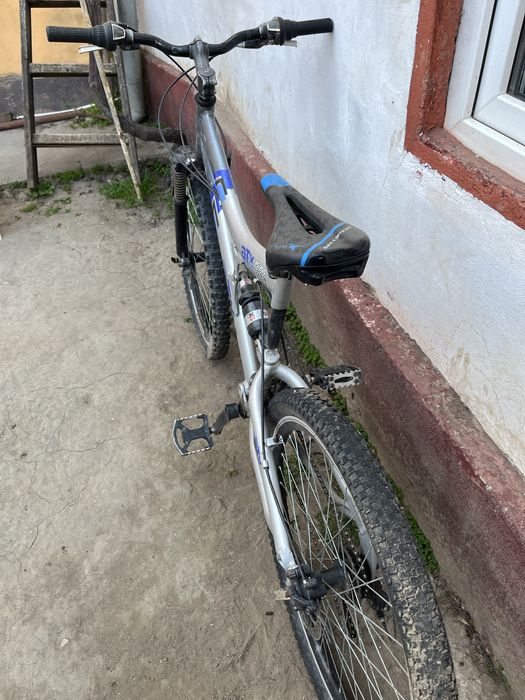 Vand bicicleta la 100 de lei