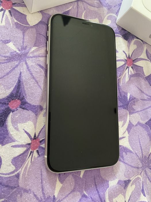 Iphone 11 liber de retea  alb