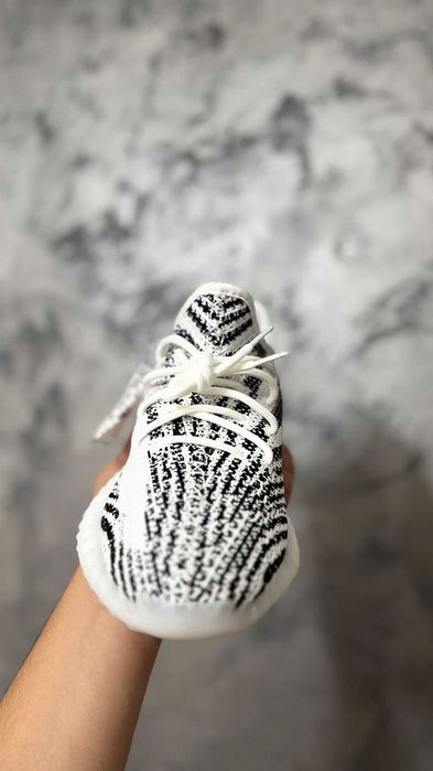 Adidasi Yeezy 350 albi