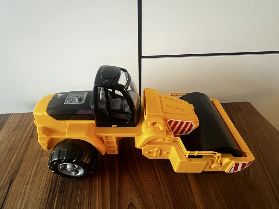 Голяма пожарна кола и валяк