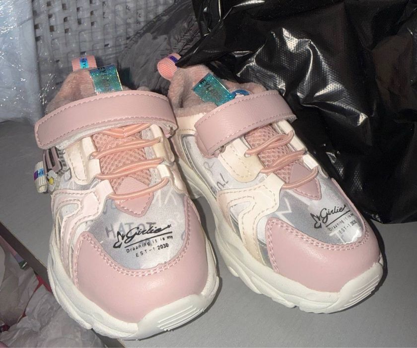 Детские кроссовки