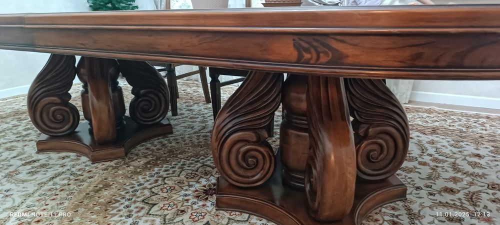 Продам стол для гостиной