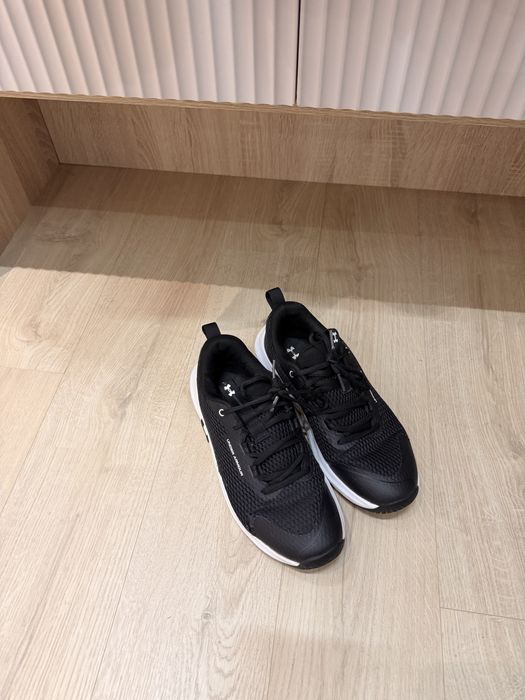 Кросовки Under Armour, размер 40,5