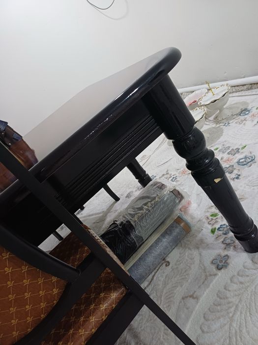 Срочно продам гостинный столы