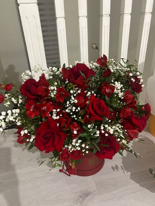 Букеты розы в корзинке  и без