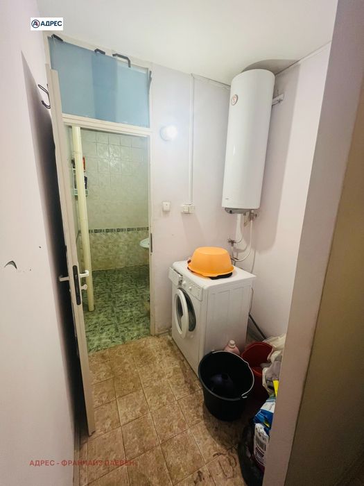 Продава се Тристаен апартамент в Плевен, Сторгозия - 100 кв.м за 561 €/кв.м - Снимка #5