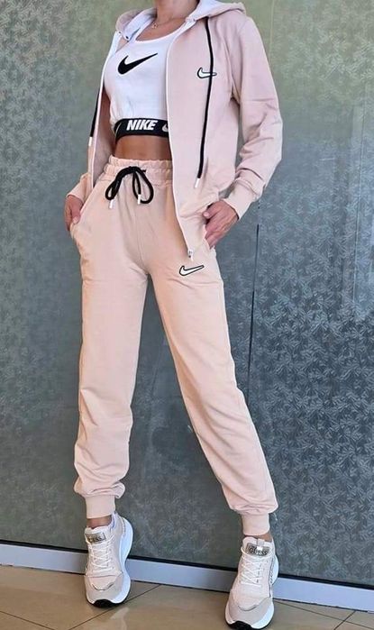 Екип Nike различни цветове