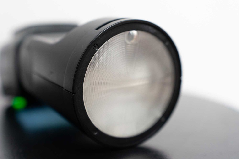 Светкавица Godox V1-S за Sony, метално краче