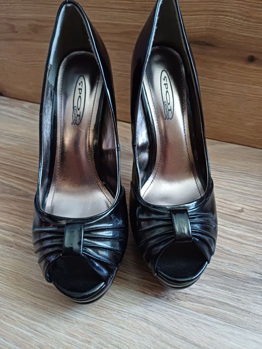 Обувки на висок ток