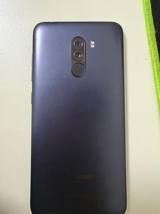 Poco F1 6/64 ГБ мощный игровой смартфон