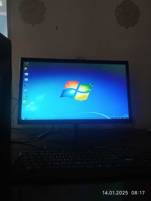 Компютер            .