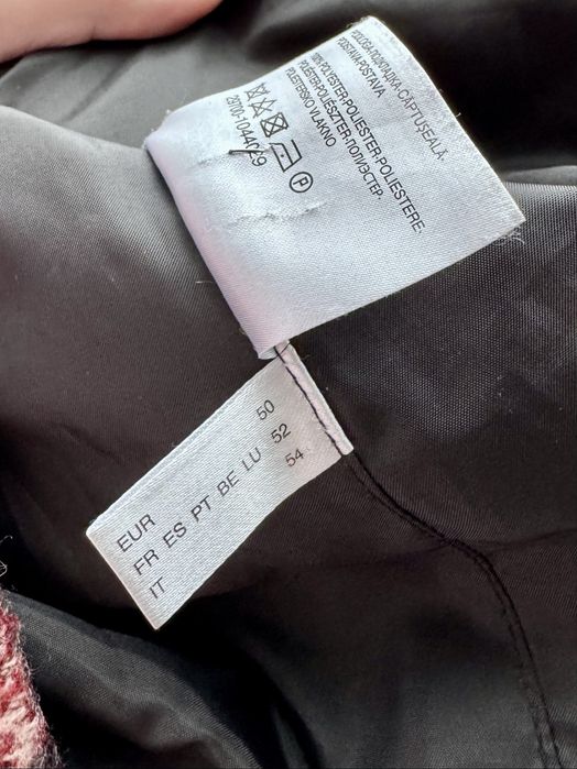 Дамско зимно карирано палто в червен, черен и бежов цвят C&A