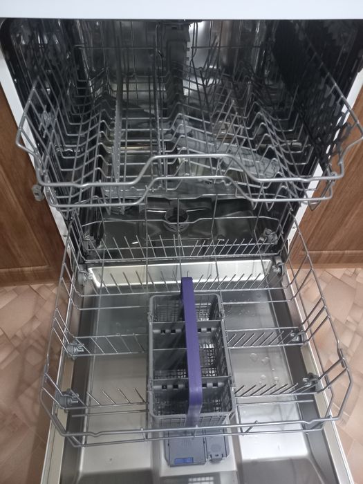 Продам посудомоечную машину