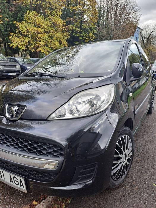 Vând Peugeot 107