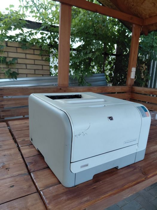 Принтер HP Color Laserget CP1215