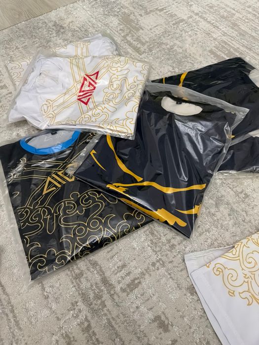 В продаже аига рашгарды