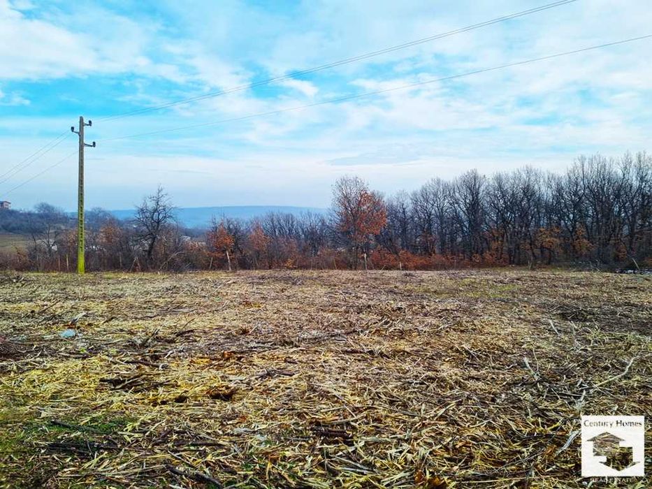 116210 Два парцела, подходящи за застрояване в с. Момин сбор