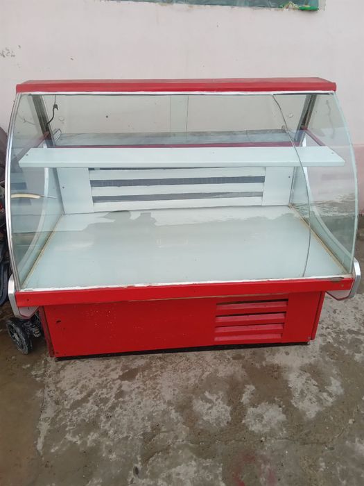 Продаётся витринный холодильник
