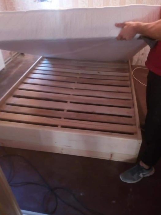 Единични легла, присти и спални