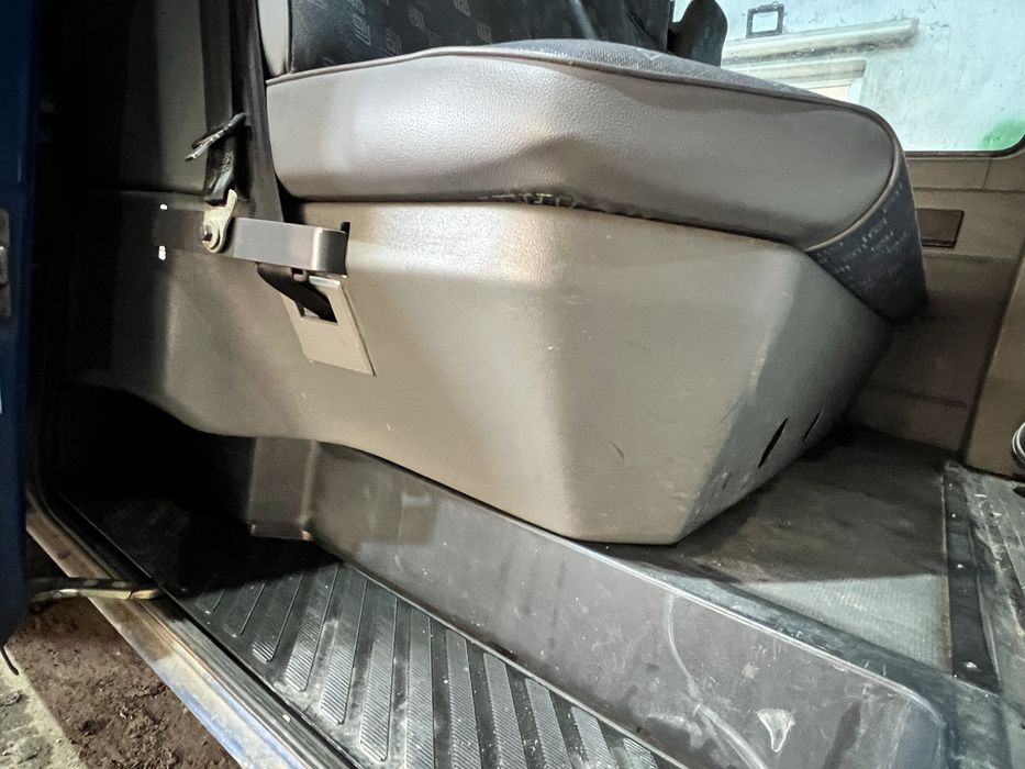Преграда и седалки в комплект за Mercedes Sprinter