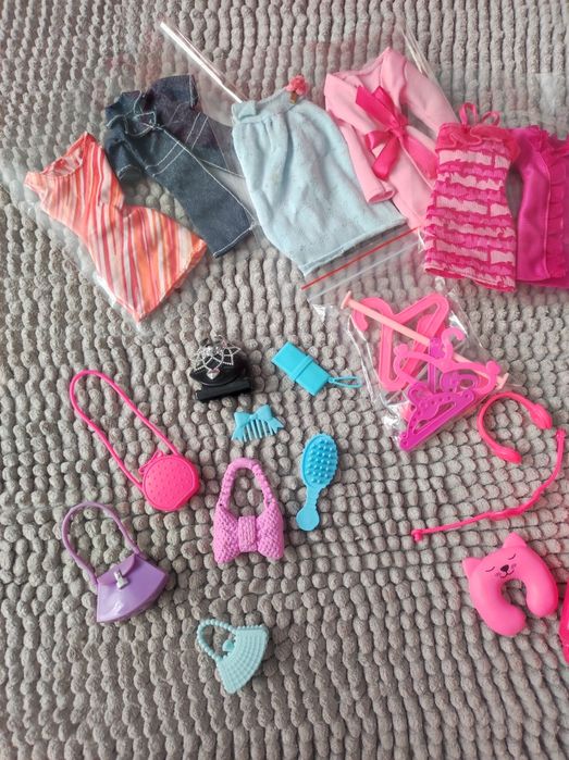 Продам набор шкаф для кукол Барби с вещами игрушки для девочек пакет