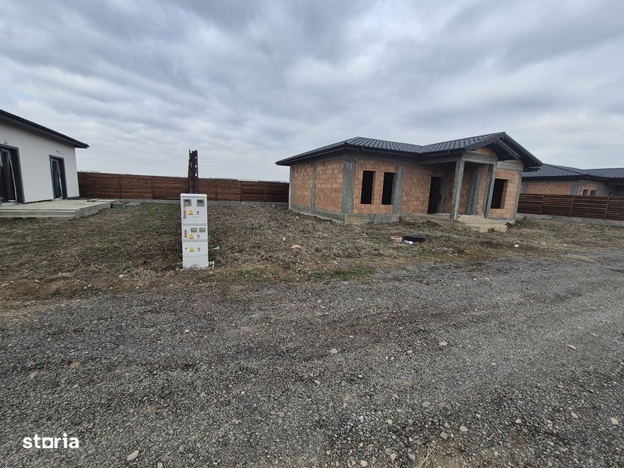 Vila Balotesti, padure,'la rosu',bransata la utilitati 99000 euro