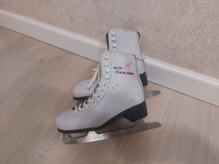 Коньки женские 34 размер
