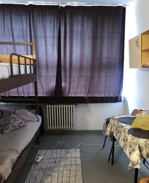 Draperii maro închis