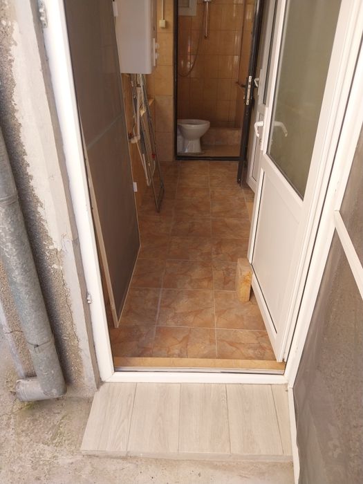 Inchiriez camera curte