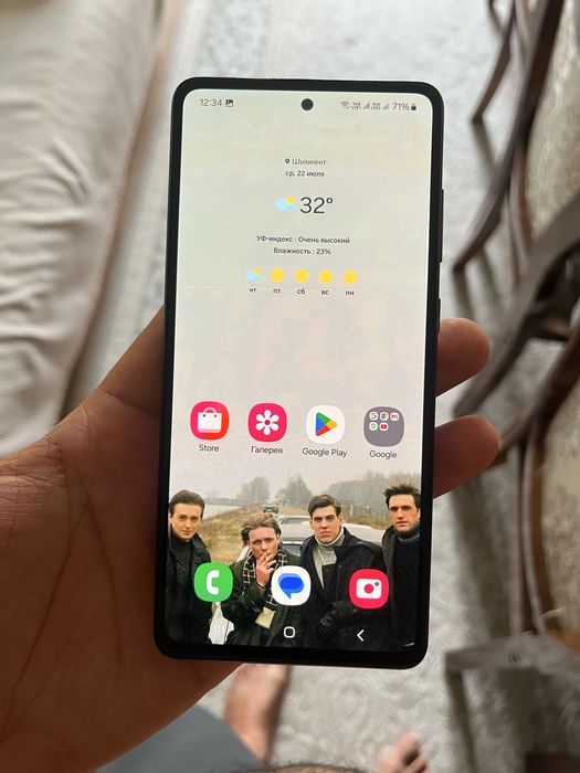 Продам Samsung A72 8/256