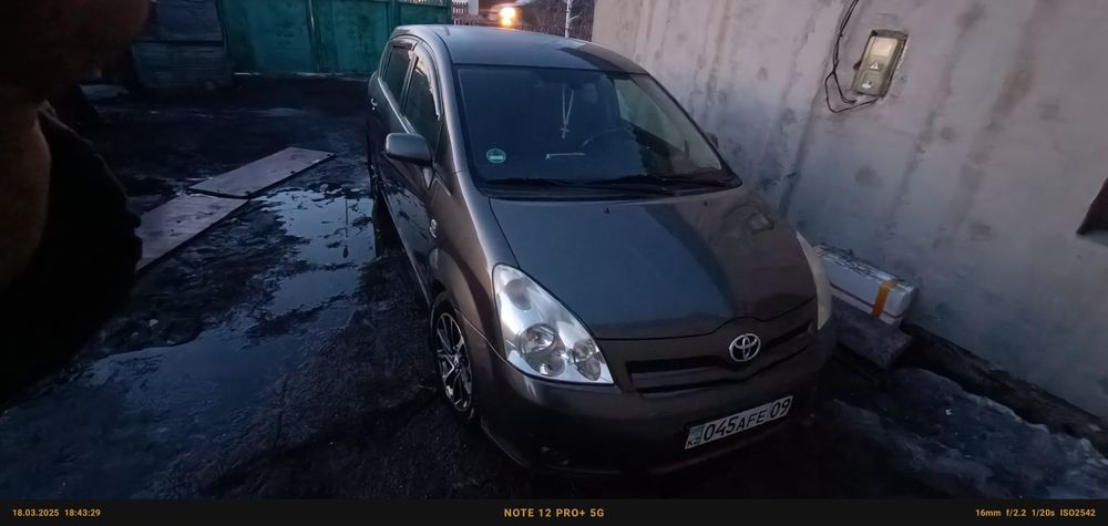 Тойота Королла Версо