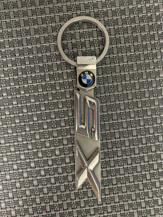 Vand  2 brelocuri X5