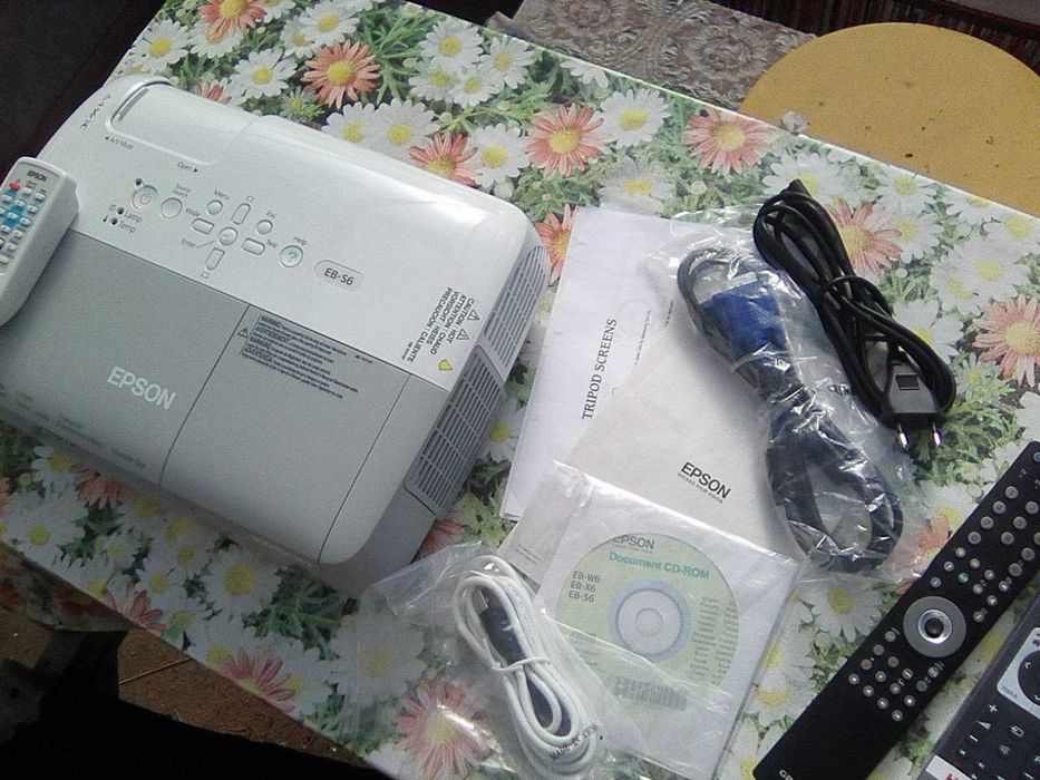 video proiector multimedia epson eb-s6 si o linie audio sony