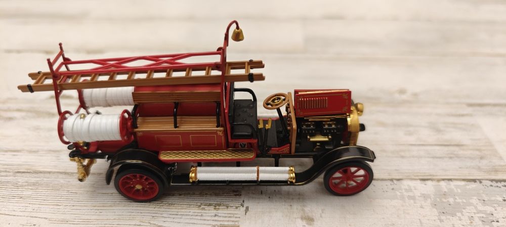 Matchbox models of Yesteryear 1912 Mercedes Benz Fire Engine