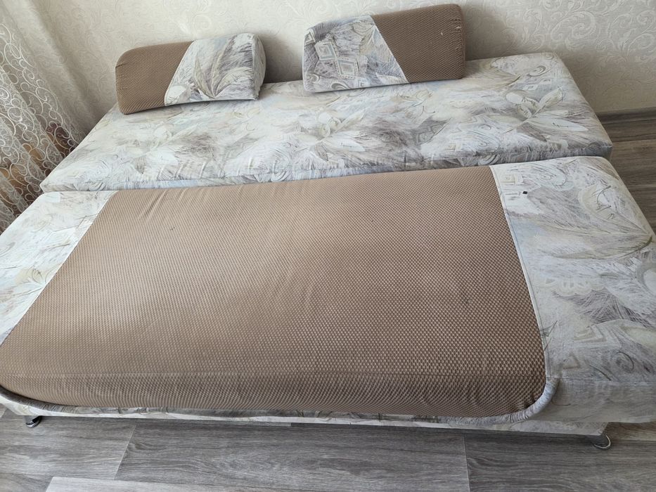 Мягкая мебель ,раскладыаается.