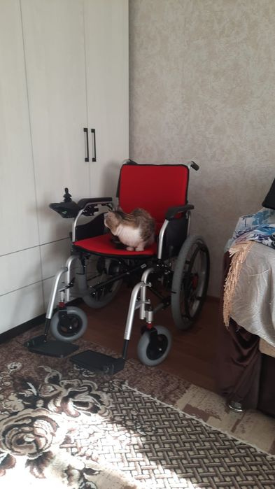 Продам электрическую инвалидную коляску