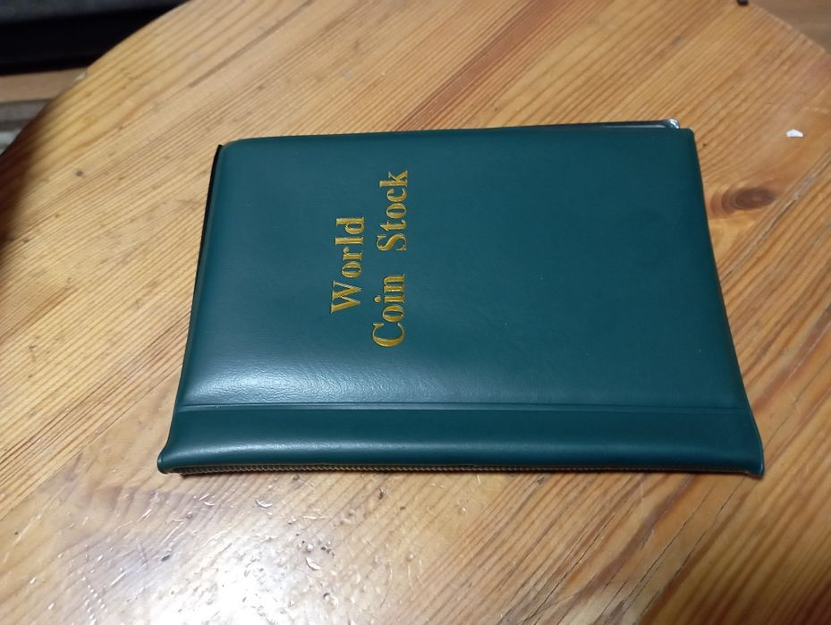 Чисто нови компактни класьори за 120 монети