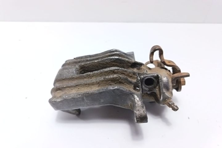 Etrier dreapta spate Skoda Octavia prima generatie