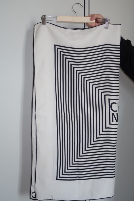 Chanel черно бял шал
