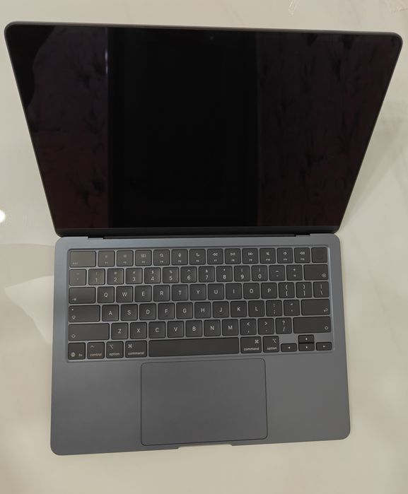 MacBook Air 13 M5 24/1TB 10 циклов