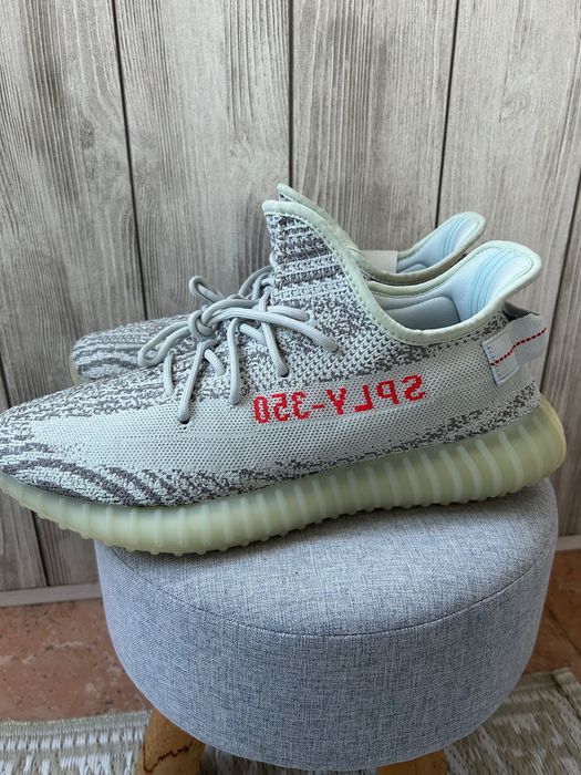 Yeezy boost 350 v2 blue tint