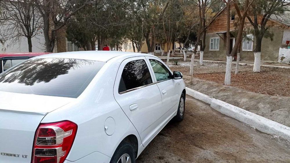 Cobalt Chevralet pozitsiyasi 2  tezda sotiladi.