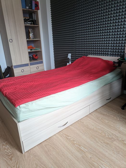 Продаем спальный гарнитур в детскую