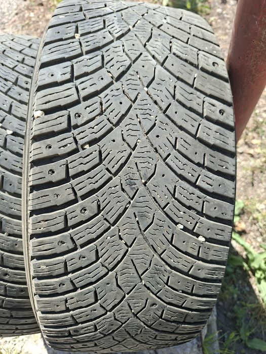 Продам шины 235/45/18 трианжел