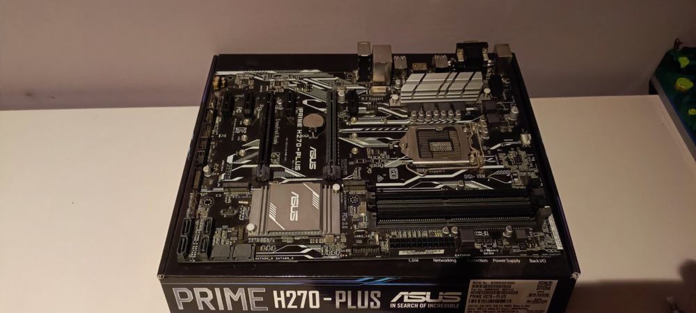 Продавам дънна платка ASUS H270 plus+заедно с INTEL PENTIUM G4560