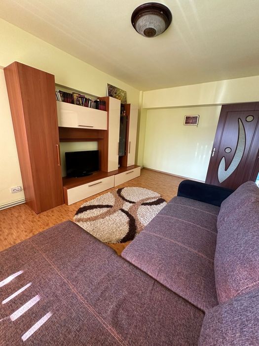 De închiriat apartament Câmpina, 3 camere, vis-a-vis de Milia