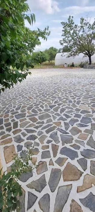 Piatră Naturală de Munte | Aspect Rustic și Elegant pentru Grădină
