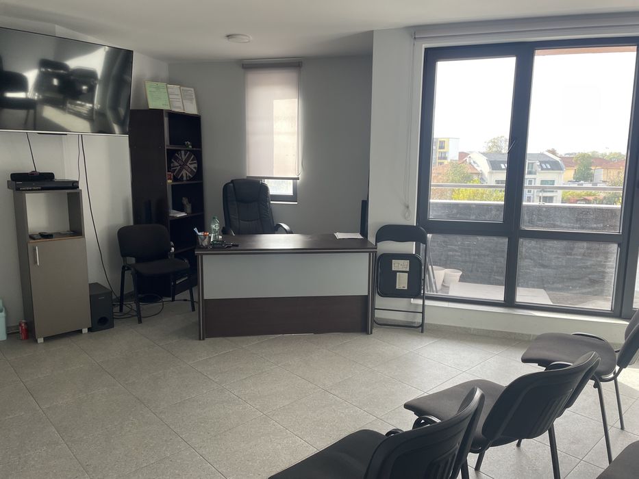 Дава се под наем Офис в Пловдив, Младежки Хълм - 25 кв.м за 7.65 € - Снимка #1